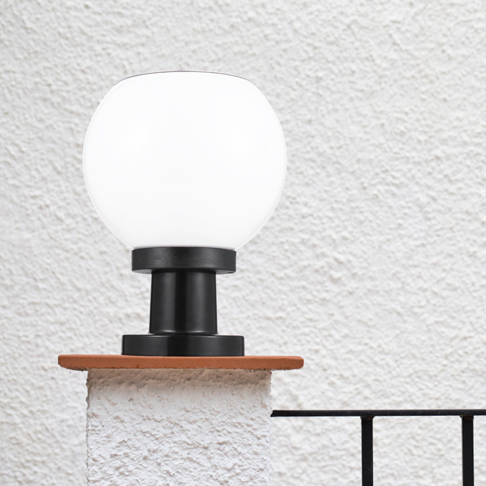 1. مصباح حائط دائري يعمل بالطا - مراجعة Outdoor Lighting Battery Powered وسعره